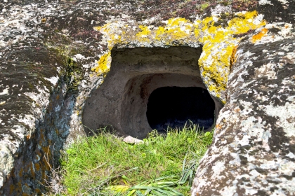 Necropoli di Monte Ruju, portello d'ingresso di una domus
